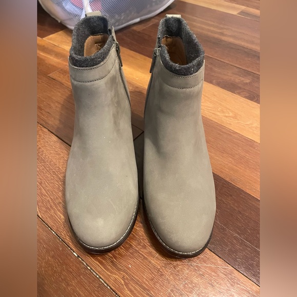 Vionic UNWORN Weather resistant booties Size 7.5 - Picture 1 of 5